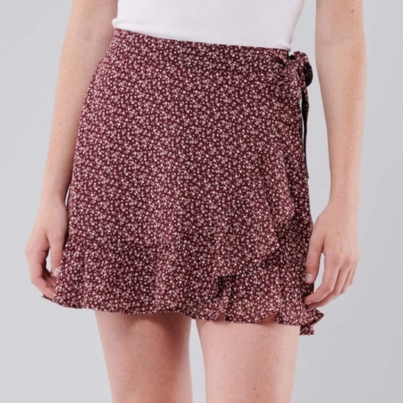 Hollister Dresses & Skirts - NWT Hollister Ultra High Rise Mini Floral Red Skirt